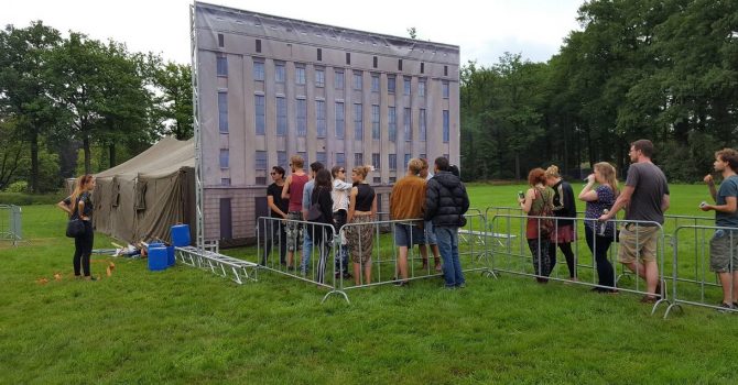 Namiot Berghain na holenderskim festiwalu. Nikogo nie wpuszczono