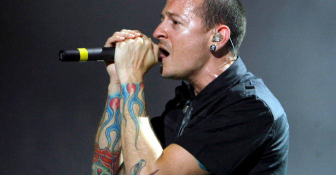 Lider zespołu Linkin Park NIE ŻYJE! Chester Bennington popełnił SAMOBÓJSTWO?