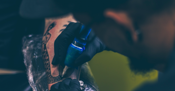 5 najlepszych tatuażystów, do których warto już teraz umówić się na 2018 rok.