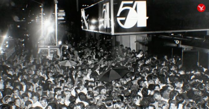 Film o kultowym klubie Studio 54 niedługo pojawi się w kinach. Mamy pierwszy trailer!