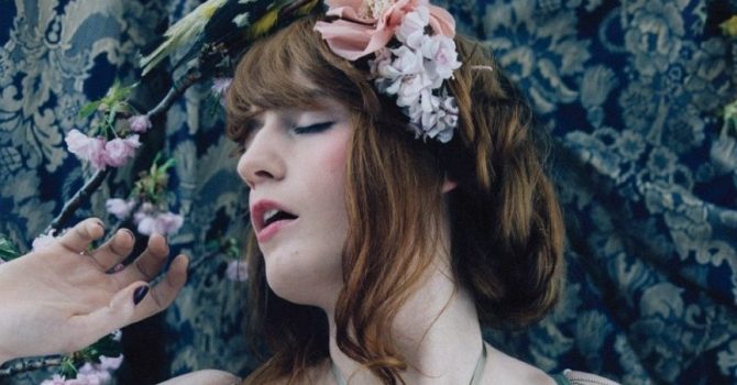 Florence and The Machine z nowymi utworami z albumu Lungs – Rytmy.pl