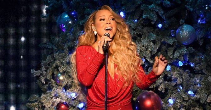 Mariah Carey i muzyczni goście w programie „Mariah Carey’s Magical Christmas Special”
