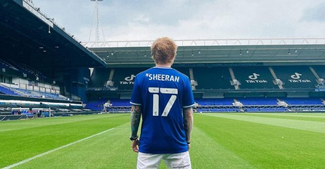 Ed Sheeran zawodowym piłkarzem? Artysta dołączył do składu brytyjskiego klubu Ipswich Town