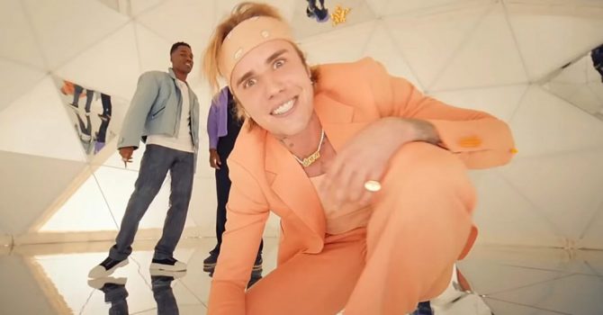 Justin Bieber wprowadzi na rynek własne skręty. Komu bucha „Peaches”?