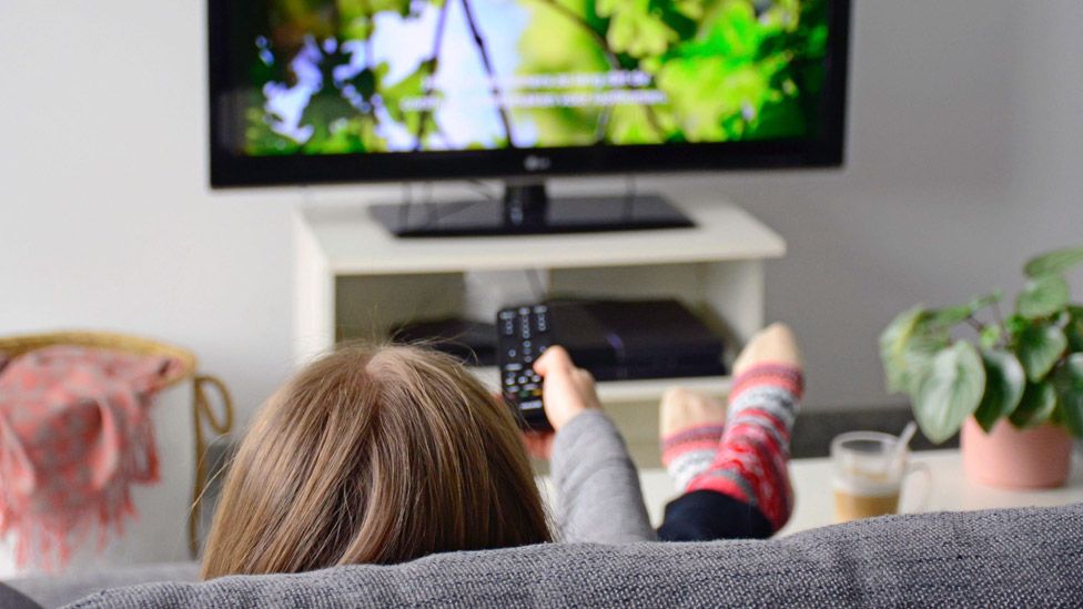 Badania wykazały, że młodzi ludzie wolą oglądać filmy i seriale z napisami