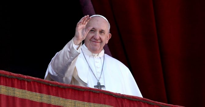 Papież Franciszek złożył niespodziewaną wizytę w… sklepie z płytami