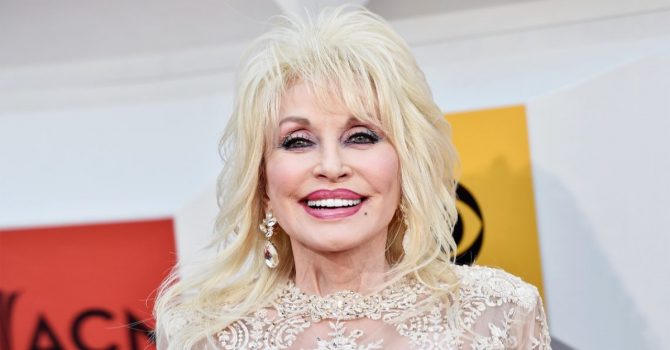 Dolly Parton wyznaje, kogo chciałaby usłyszeć w coverze piosenki “Jolene”