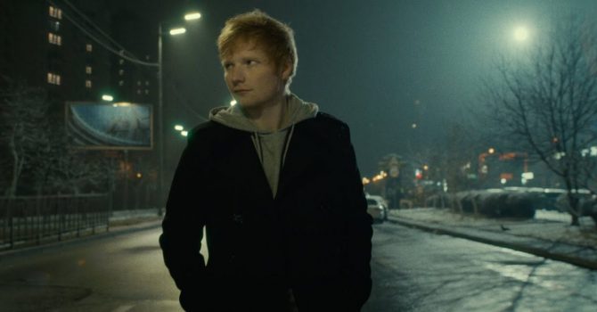 Ed Sheeran zaprezentował teledysk do utworu “2step”, który powstawał w Kijowie