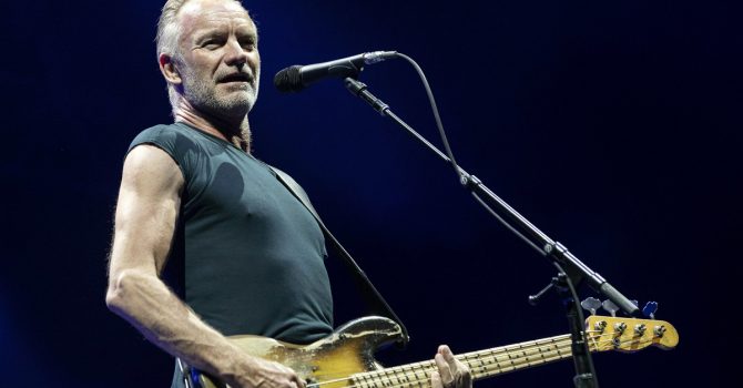 Sting krytykuje członkostwo w zespołach muzycznych. „To nie pozwala ci się rozwijać”