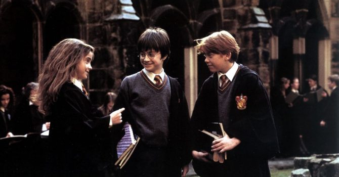 „Harry Potter” wciąż robi kasę. Ile jest warte wstępne wydanie książki?