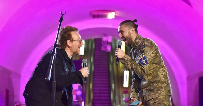 U2 na nietypowym koncercie w Kijowie