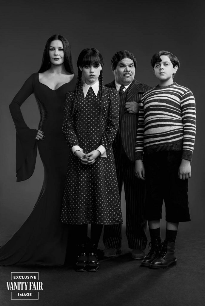 Rodzina Addamsów na nowych zdjęciach. Są też nowe szczegóły o serialu „Wednesday”