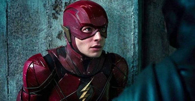 Ezra Miller chce uratować “The Flash”? Aktor spotkał się z przedstawicielami Warner Bros.