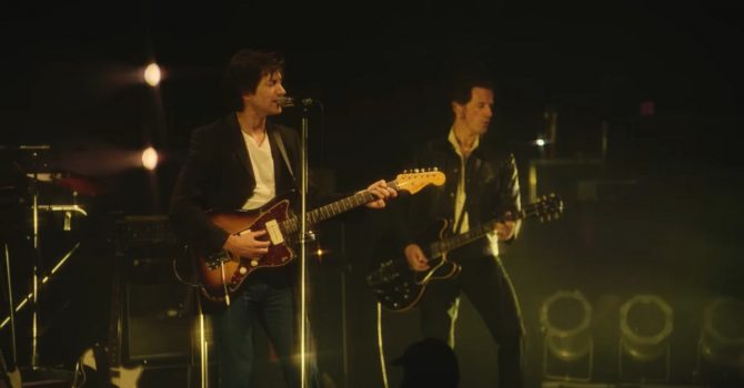 Arctic Monkeys po raz ostatni podgrzewają atmosferę przed premierą płyty „The Car”