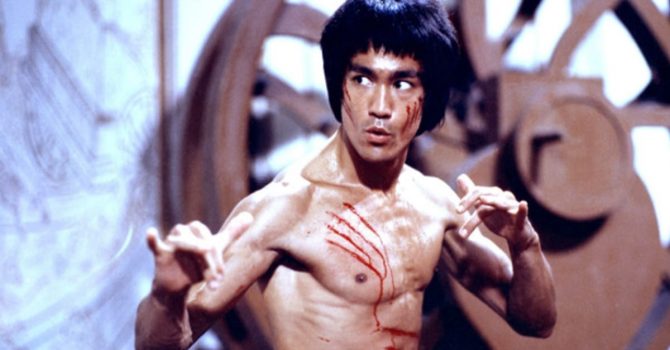 Bruce Lee zmarł, bo pił za dużo wody? Nowa teoria zaskakuje