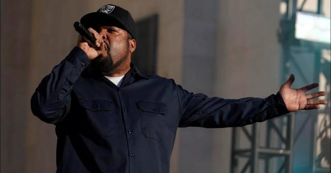 Ice Cube ostrzega, że pozwie każdego, kto użyje jego głosu z pomocą AI