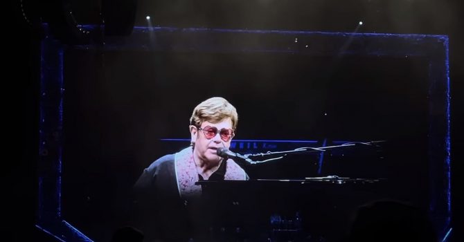 Emocjonalne pożegnanie Eltona Johna na koncercie w Sztokholmie