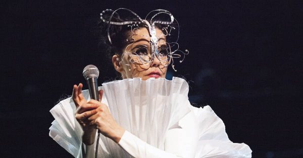 Björk zagrała koncert z największymi hitami. Była orkiestra i… 864 drony