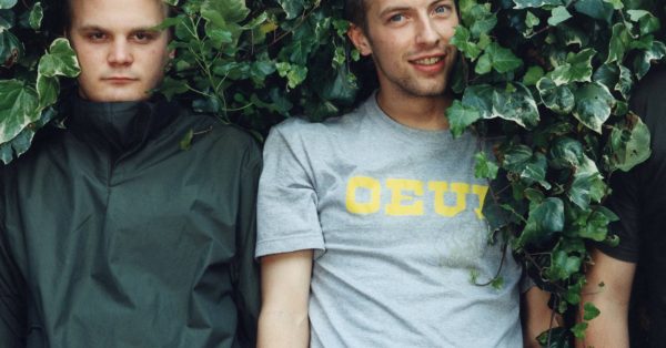 Coldplay świętuje 20. urodziny debiutanckiego albumu “Parachutes”
