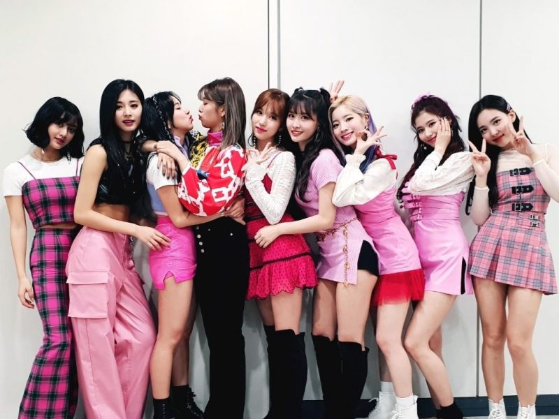 K-popowy girlsband TWICE powraca w nowym stylu