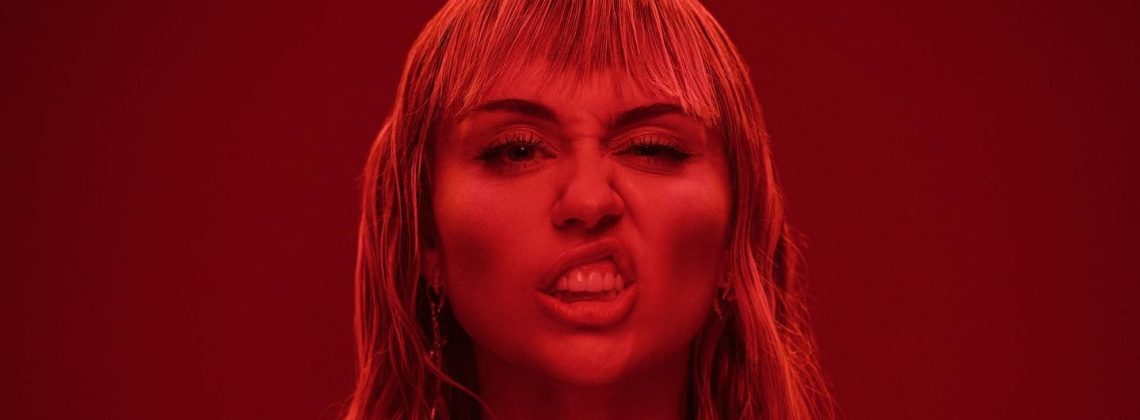 Miley Cyrus popiera mniejszości w teledysku do “Mother’s Daughter” – Rytmy.pl