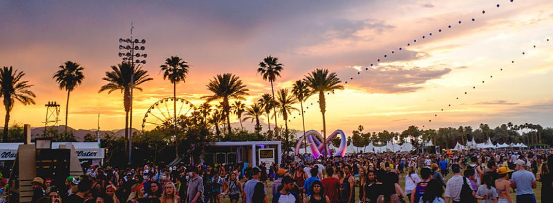 Szukasz inspiracji na festiwalowe outfity? Zobacz, co nosiło się na Coachella 2018!