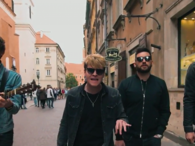 Zespół Kodaline nagrał teledysk na ulicach Warszawy! Zobacz, jak Irlandczyków zainspirowała stolica!