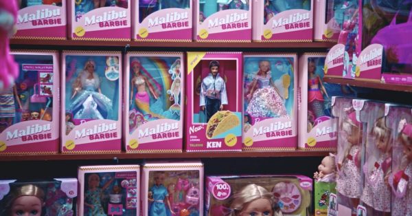 Ukryte smaczki w „Malibu Barbie”. Porozmawialiśmy z reżyserem klipu 2020