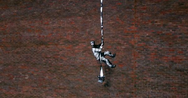 Banksy pokazał kulisy powstania pracy „Create Escape”