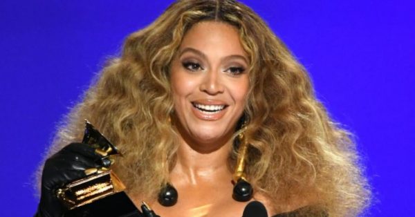 Beyoncé powraca po sześciu latach! Piosenkarka zapowiedziała nowy album