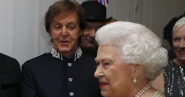 Serial czy urodzinowy koncert? W rolach głównych Paul McCartney i królowa Elżbieta II
