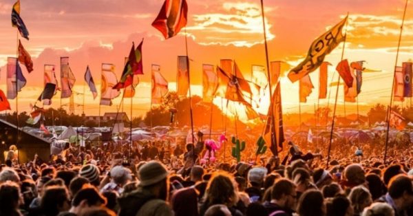 Organizatorzy Glastonbury stworzyli playlisty z artystami, którzy mieli wystąpić na tegorocznej edycji