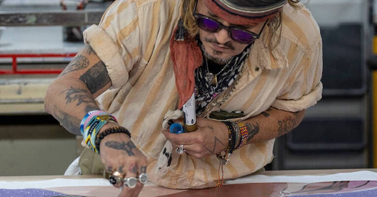 Johnny Depp sprzedaje portrety Heatha Ledgera i Boba Marleya swojego autorstwa. Podobni?