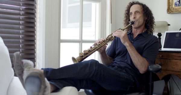 Krytycy vs. Kenny G. Reżyserka próbuje wyjaśnić fenomen muzyka