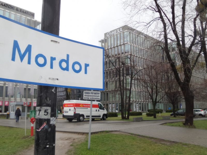 Mordor stanie się oficjalną nazwą części Warszawy? Chce tego… Sauron