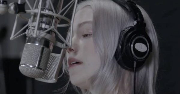 Phoebe Bridgers prezentuje nowy teledysk. Do piosenki “Sidelines”